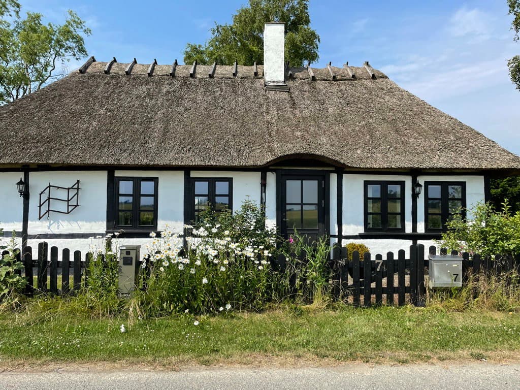 Hyggeligt bindingsværkshus på Lolland hovedbillede