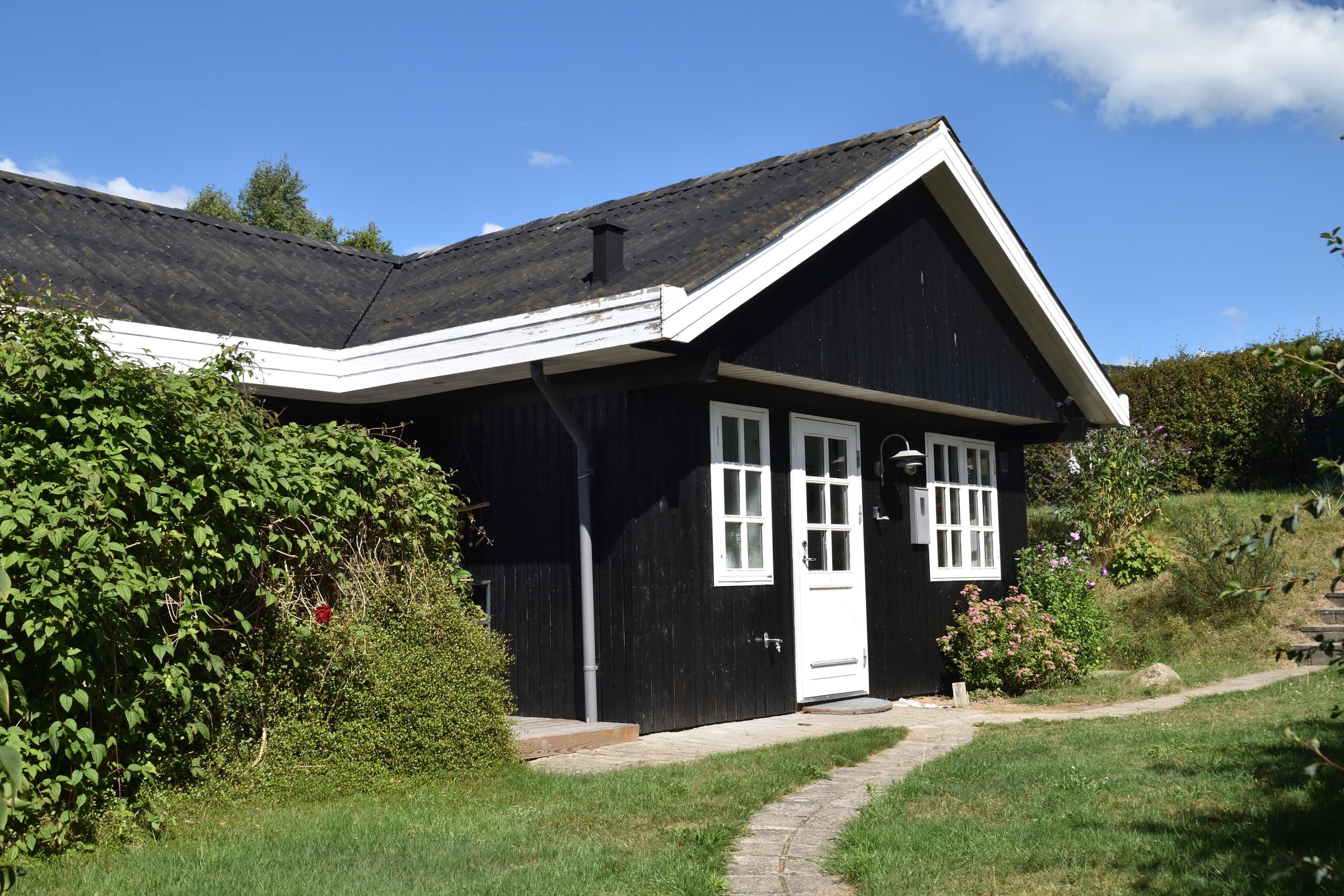 Sommerhus i roligt område ved Vibæk Strand. - billede 1