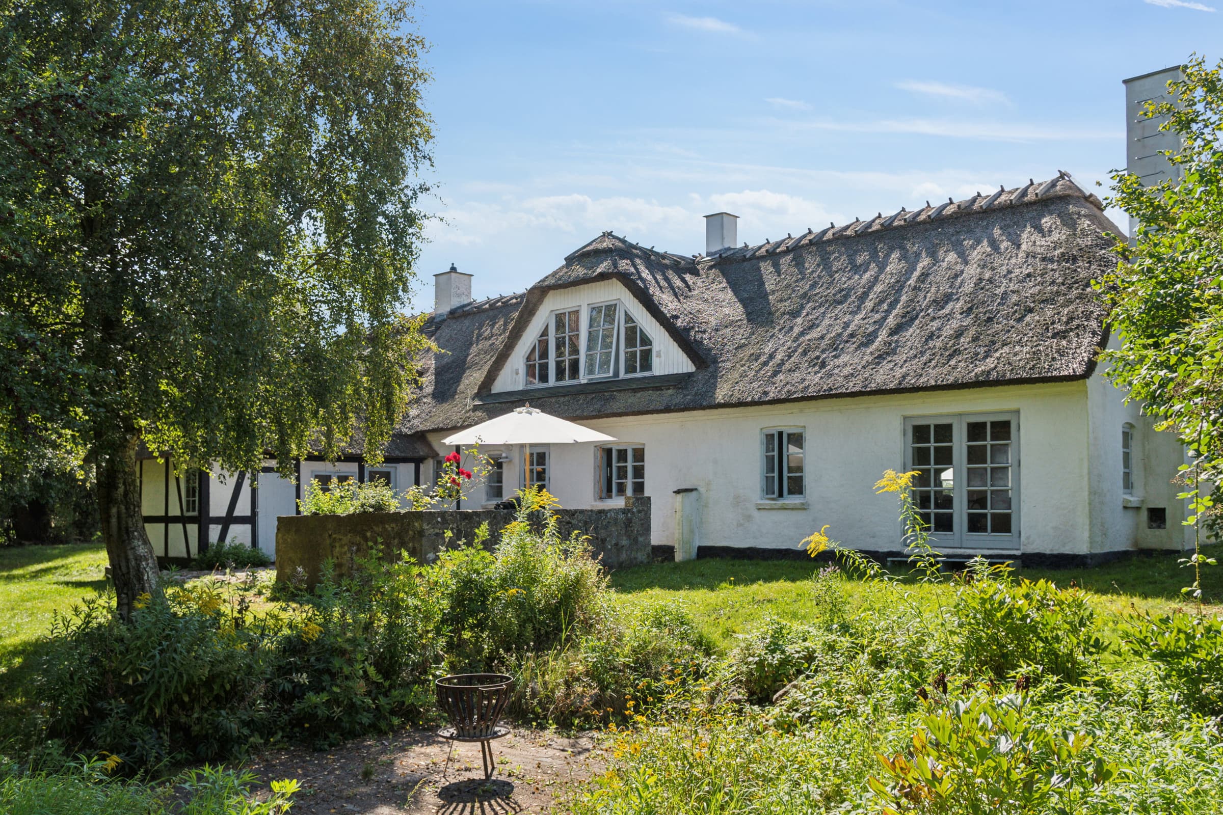 Idyllisk bindingsværkshus med plads til 10 gæster hovedbillede