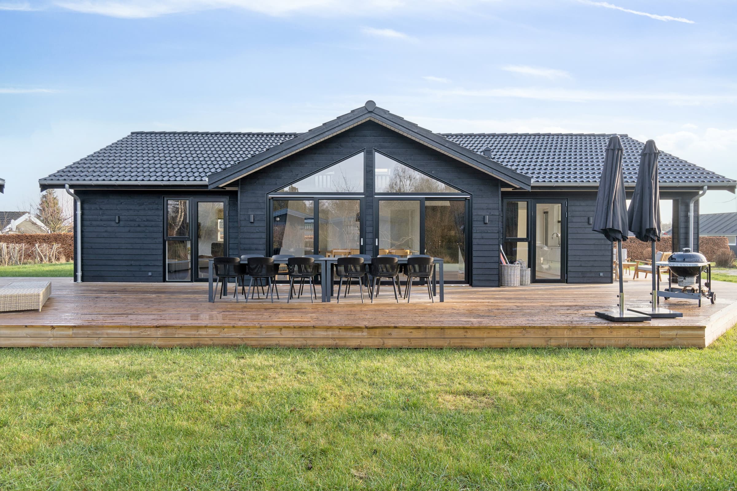 Moderne sommerhus med anneks og 10 sovepladser hovedbillede