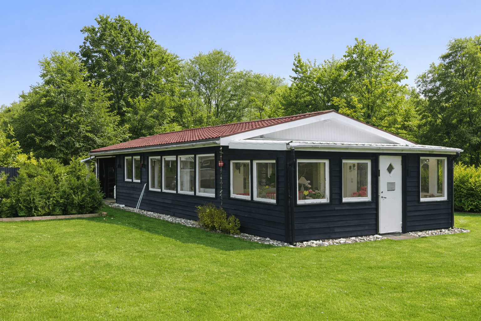  🌞 Attraktivt og lyst sommerhus i Hals - billede 1