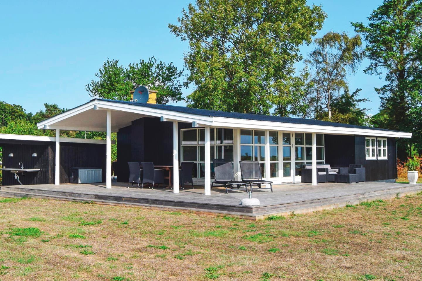 Feriehus med havudsigt og 50 m. til stranden. - billede 1