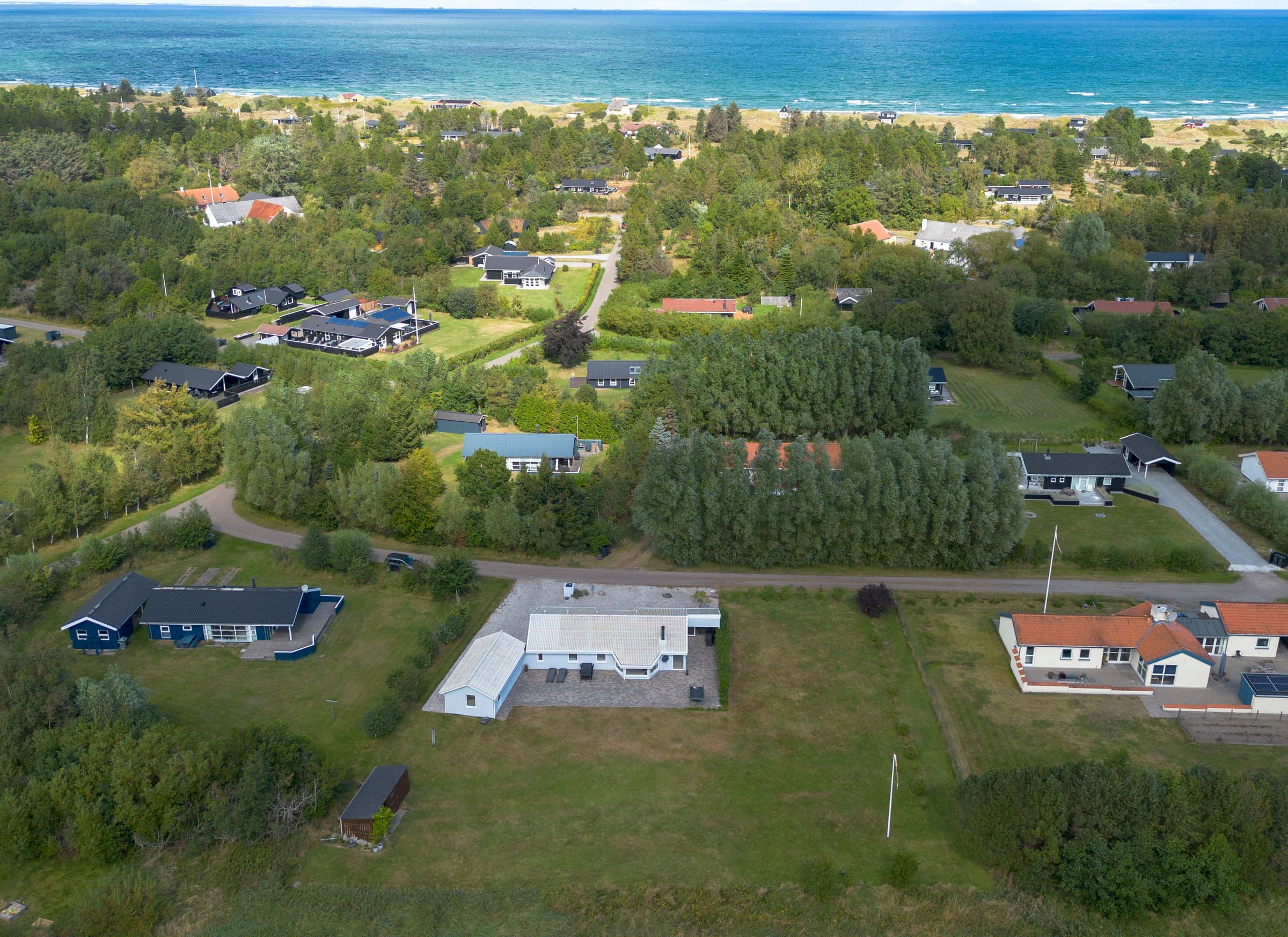 Strandhus til 9 personer – 400 m til stranden - billede 1