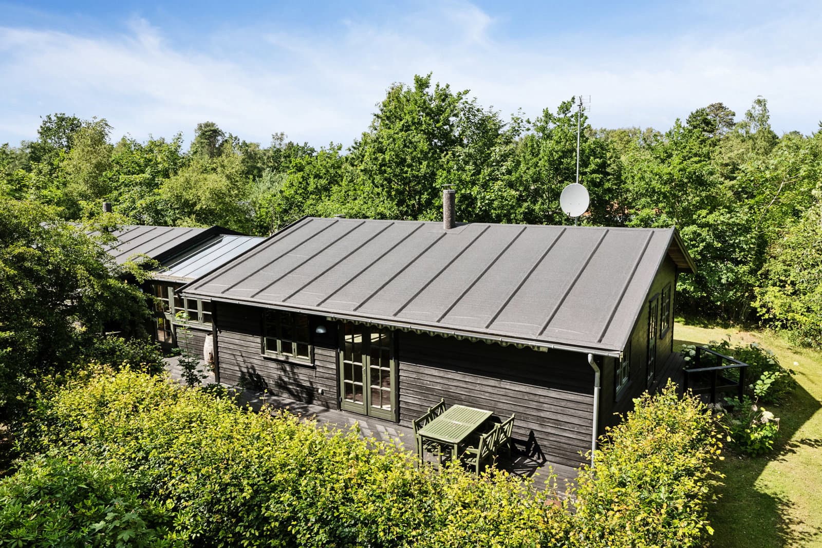 Idyllisk sommerhus med sauna og pejs nær strand hovedbillede