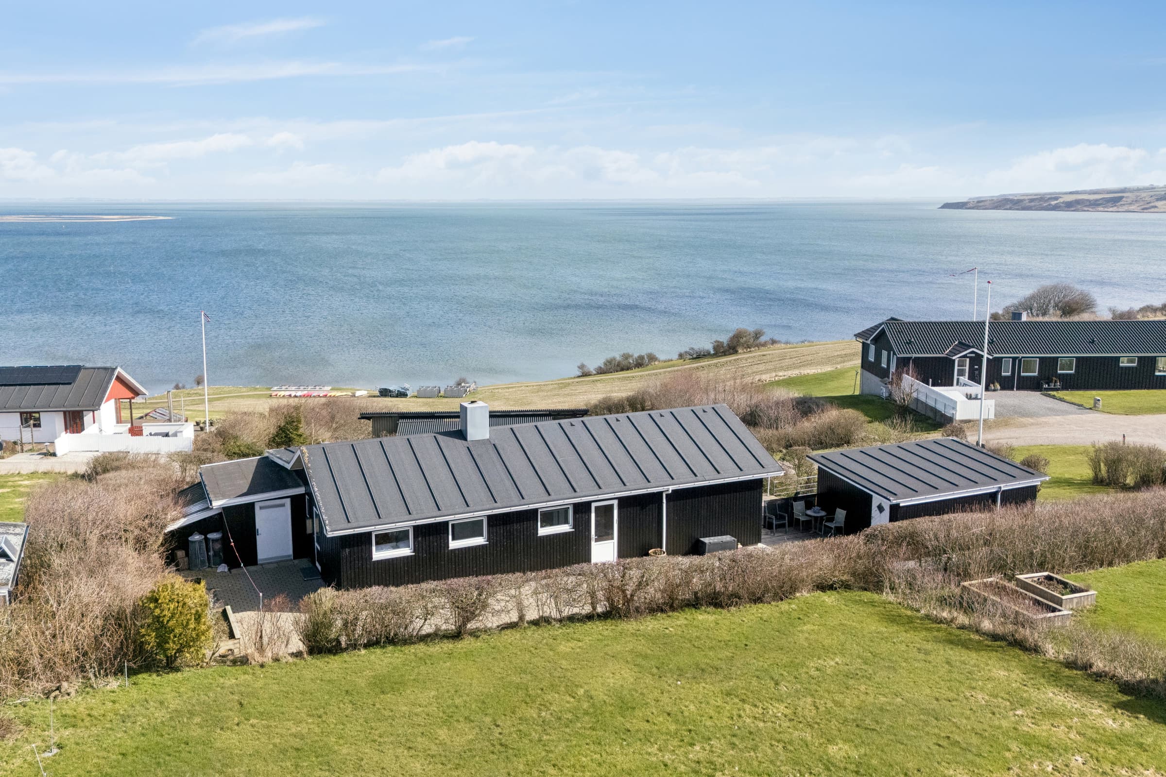 Dejligt sommerhus nær fjord og strand hovedbillede