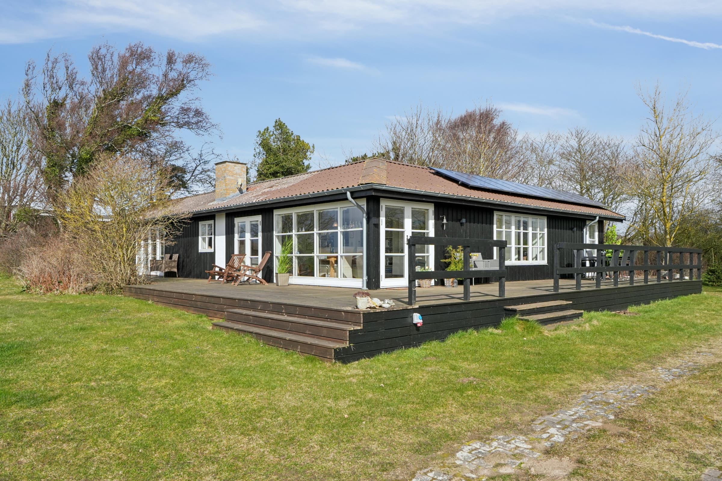Pragtfuldt sommerhus med panoramaudsigt. hovedbillede