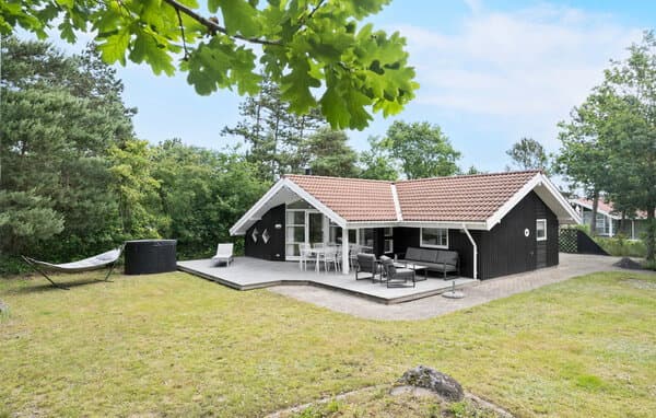 Hyggeligt sommerhus 300 m fra sandstrand hovedbillede