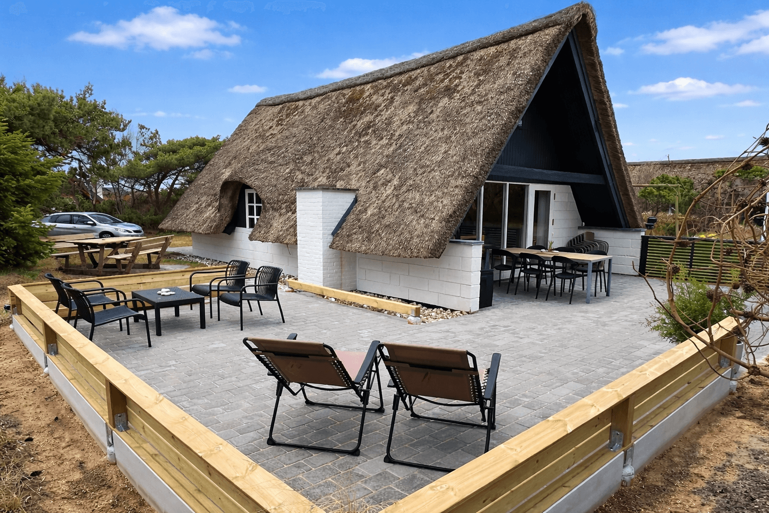 Chamerende sommerhus med dejlig stor terrasse. hovedbillede