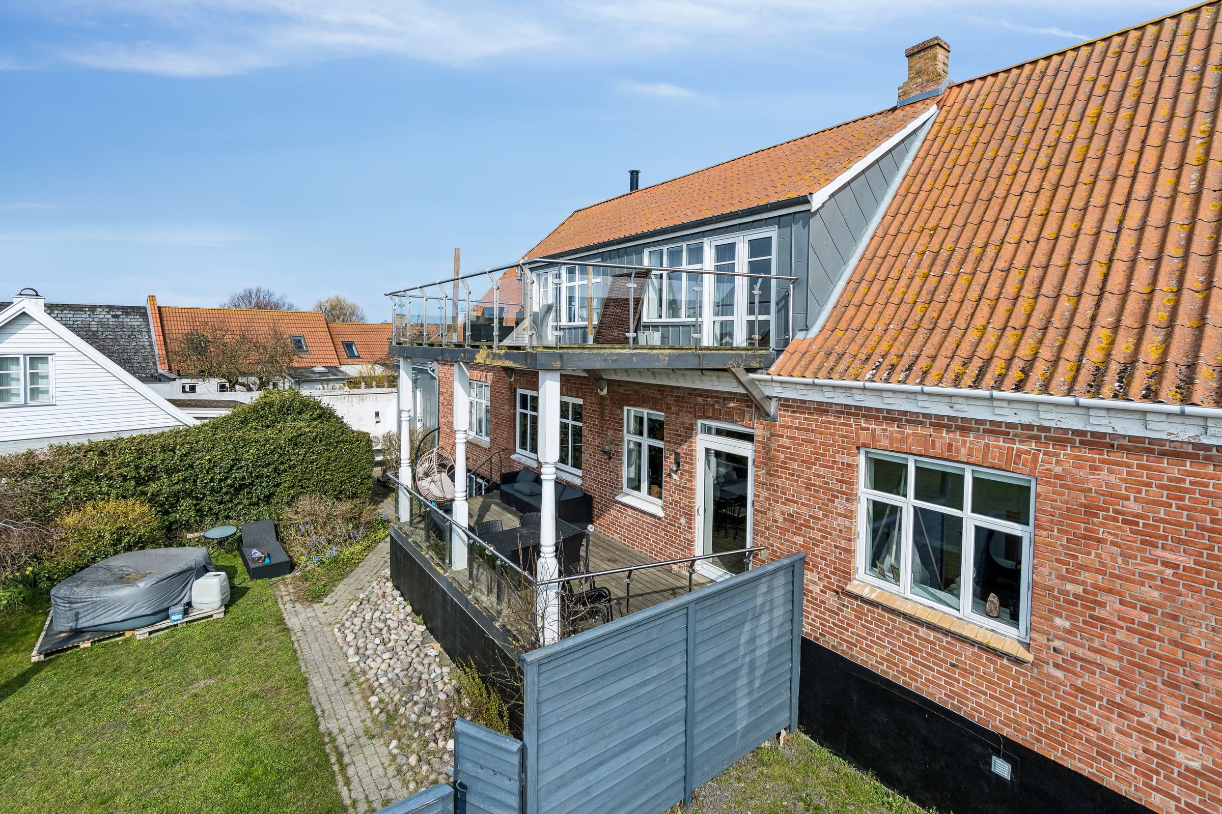 Tæt på havet: lys lejlighed i Arnager hovedbillede