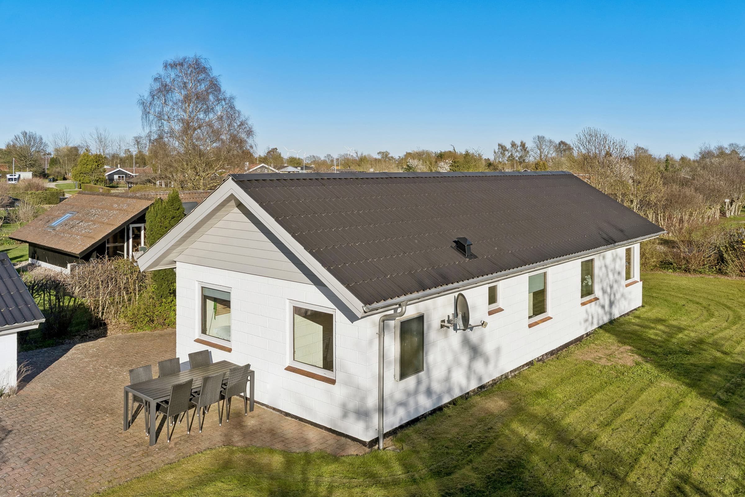Hyggeligt sommerhus til 6 pers. tæt på strand/hav - billede 1