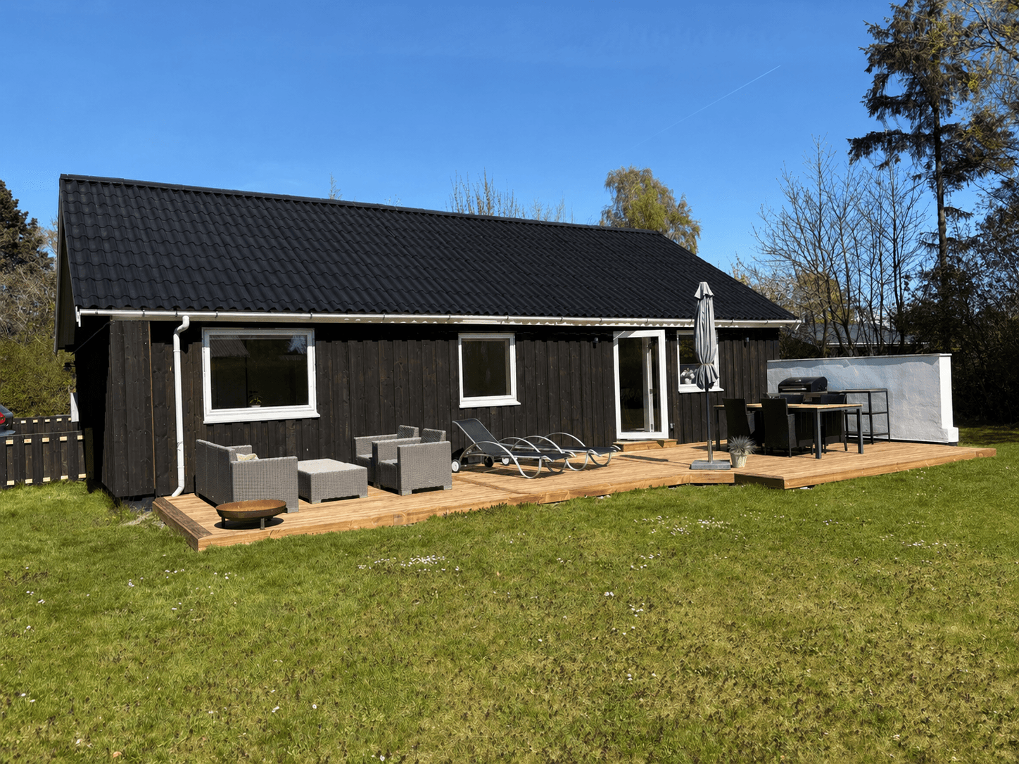 Dejligt sommerhus med sauna nær strand  og skov hovedbillede