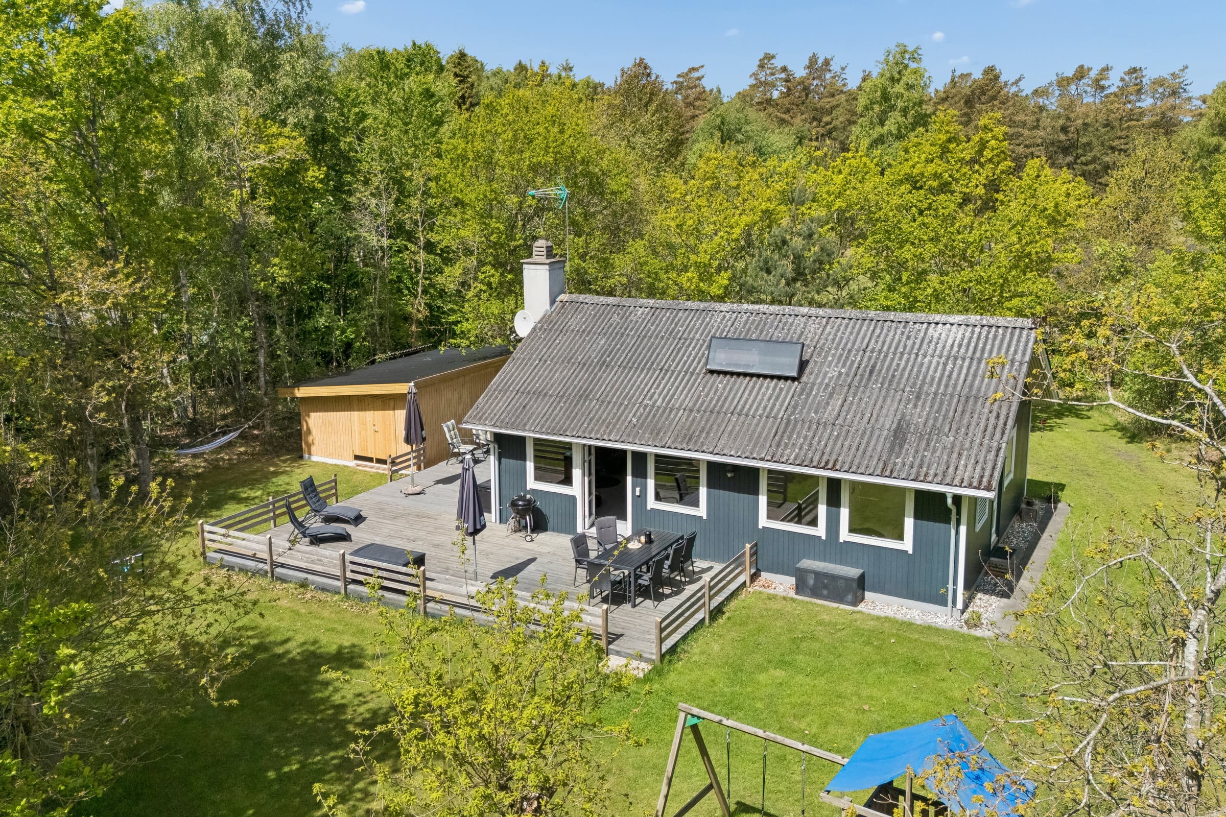 Dejligt feriehus midt i naturen.  hovedbillede