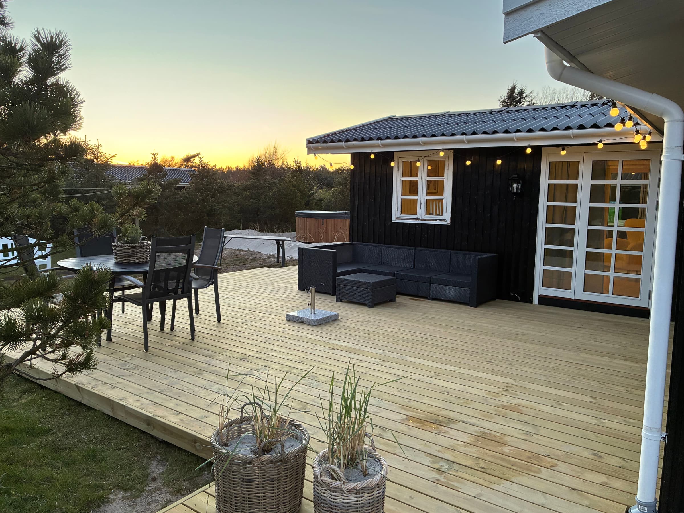 Nyistandsat sommerhus i Grønhøj med vildmarksbad hovedbillede