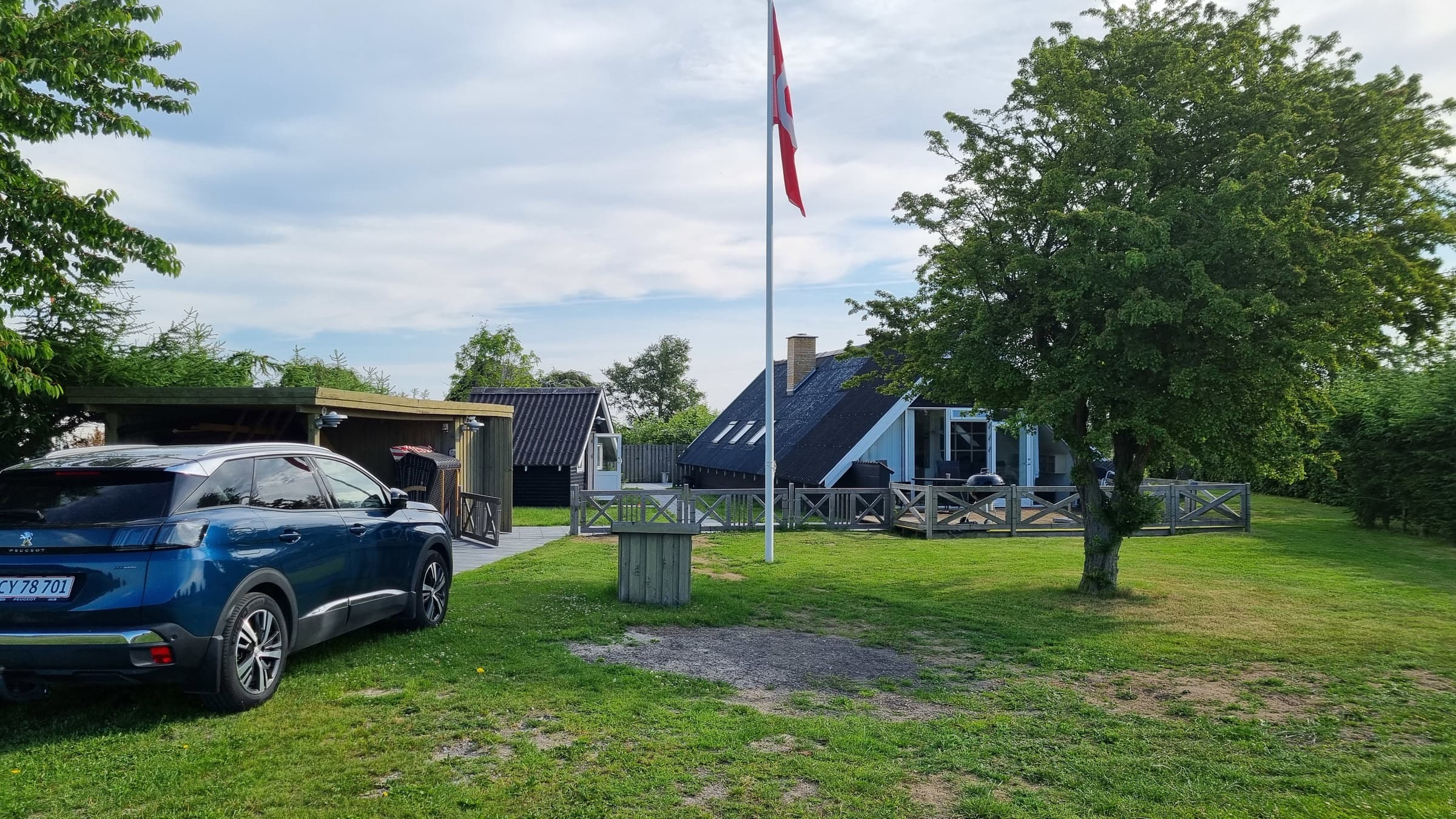 Dejligt sommerhus med plads omkring  hovedbillede