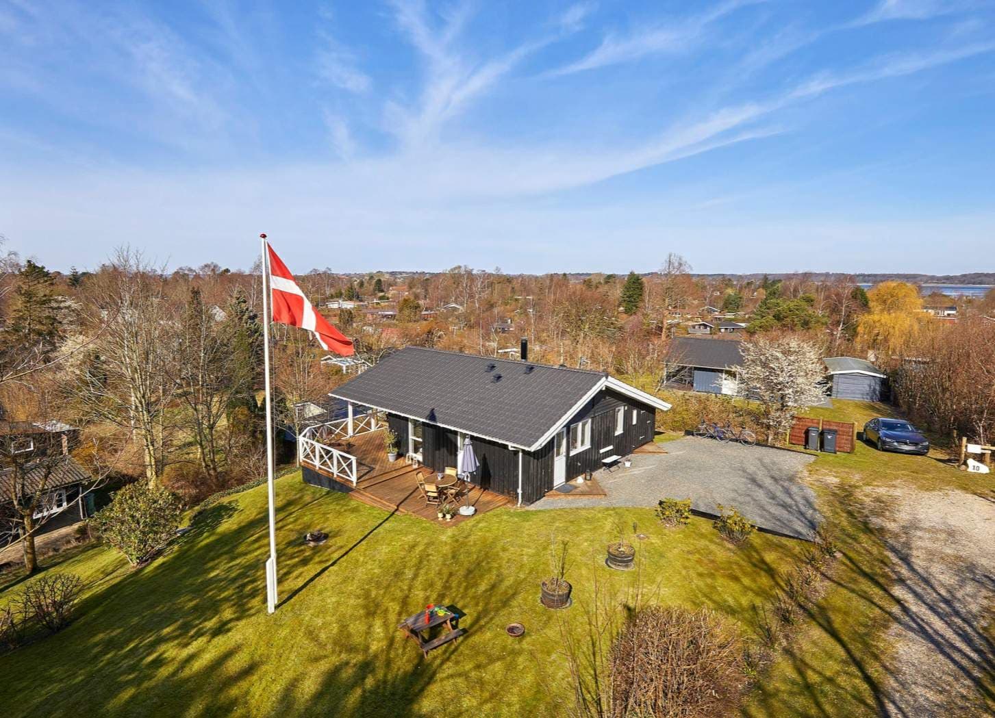 Moderne sommerhus i fredelige omgivelser hovedbillede