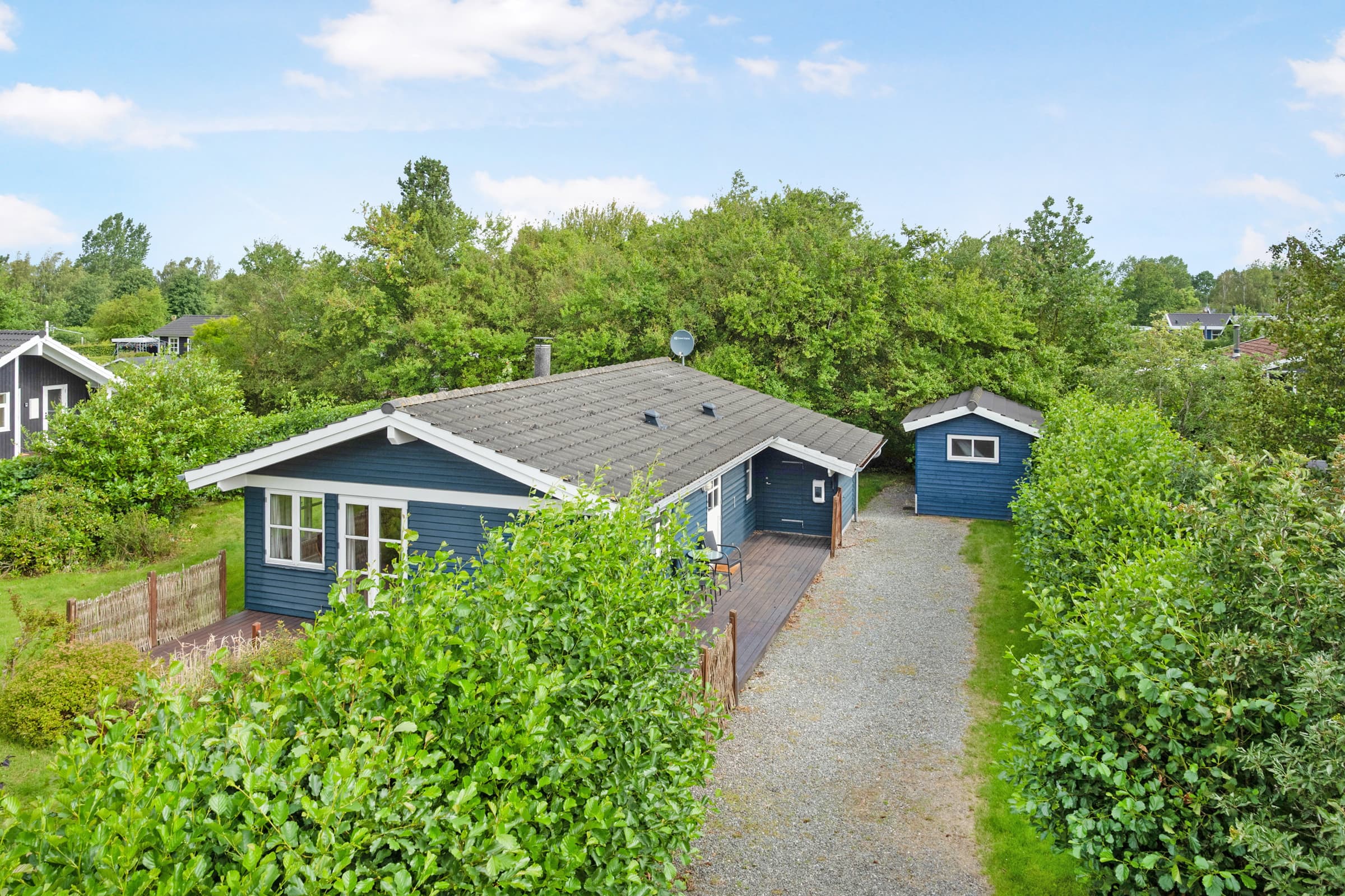Hyggeligt sommerhus i roligt område tæt på strand - billede 1