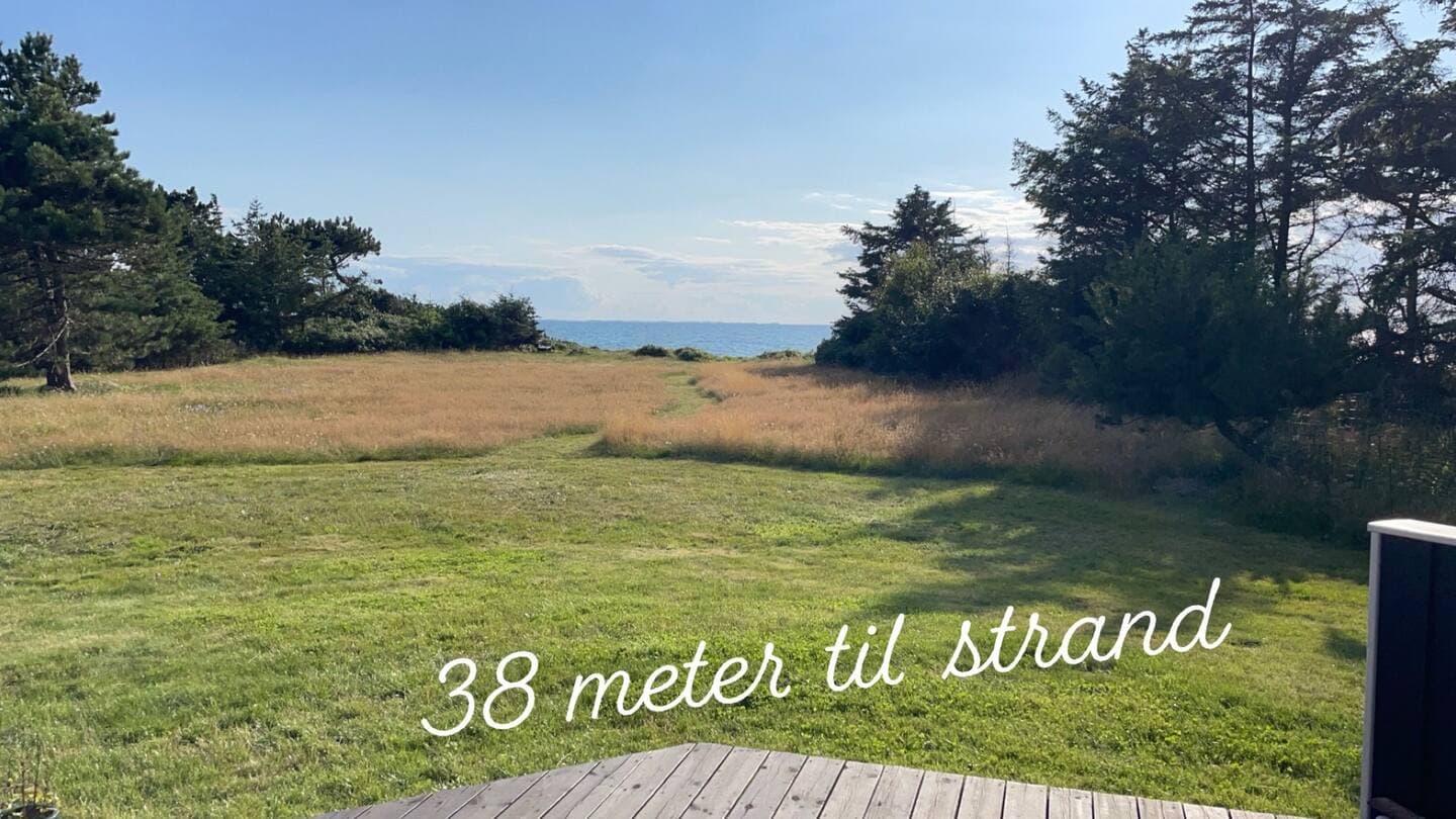 Sommerhus direkte til strand og med havudsigt - billede 1