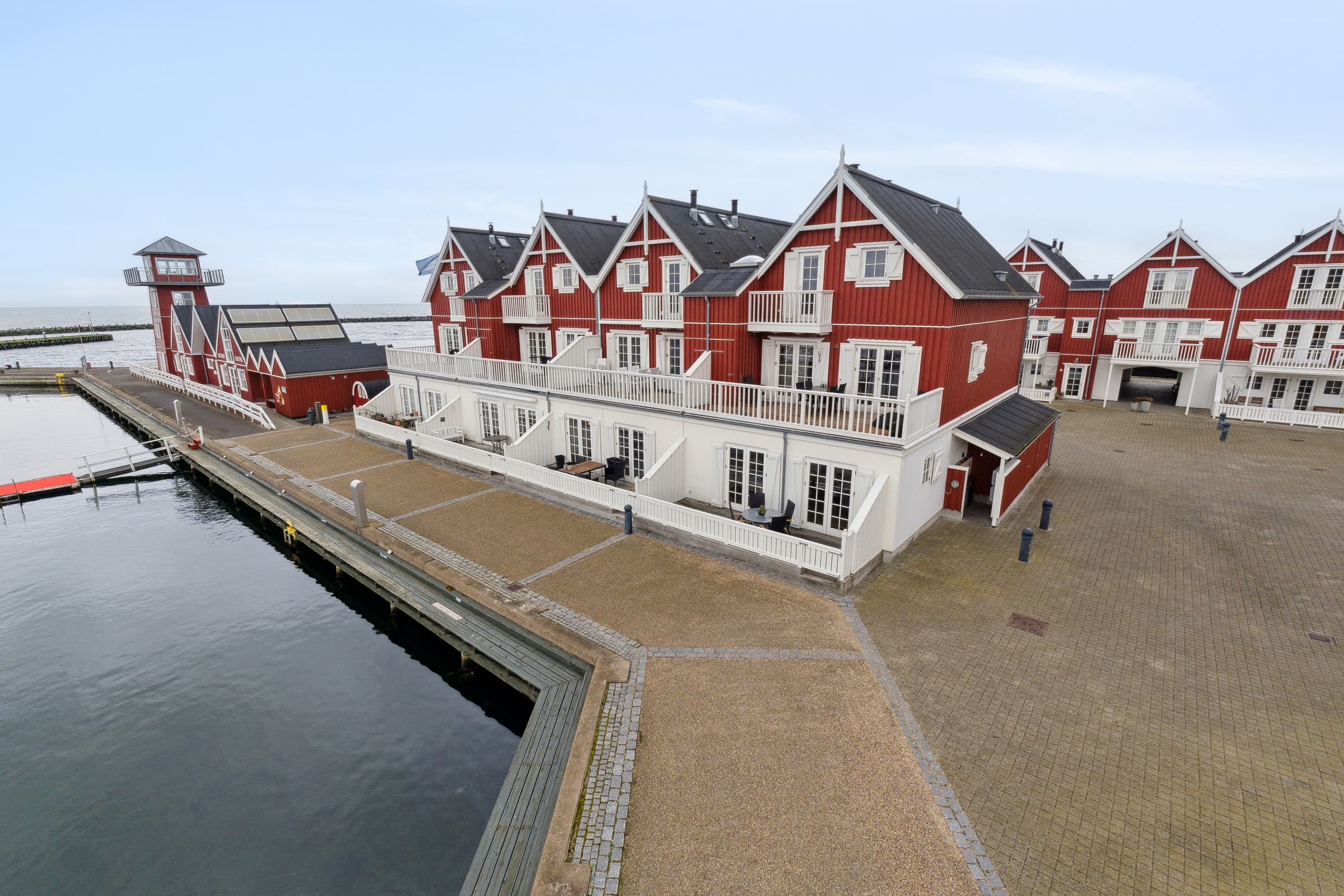 Dejligt feriehus med udsigt til havnen - billede 1