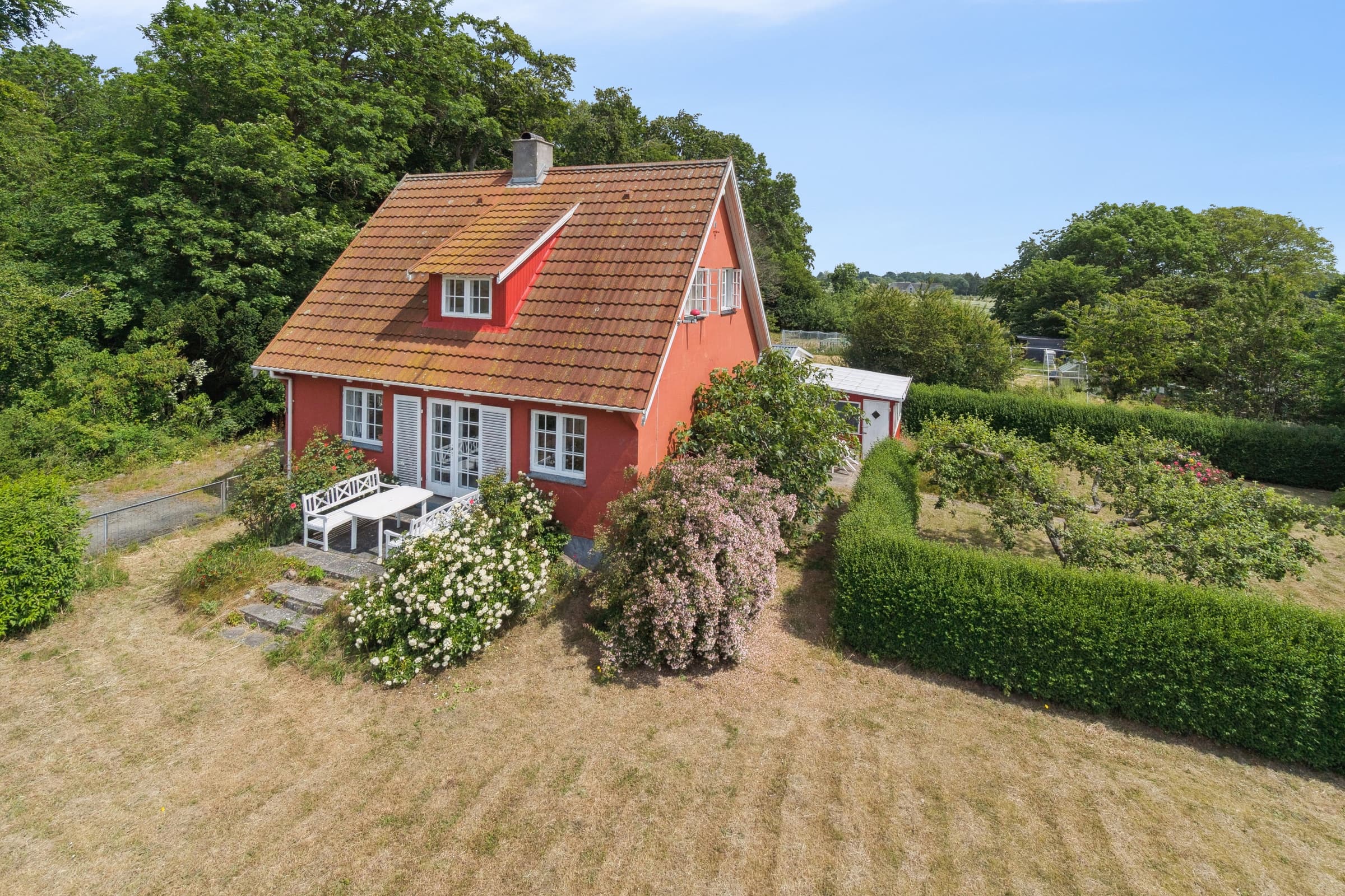 Familieferie nær strand, by og natur - billede 1