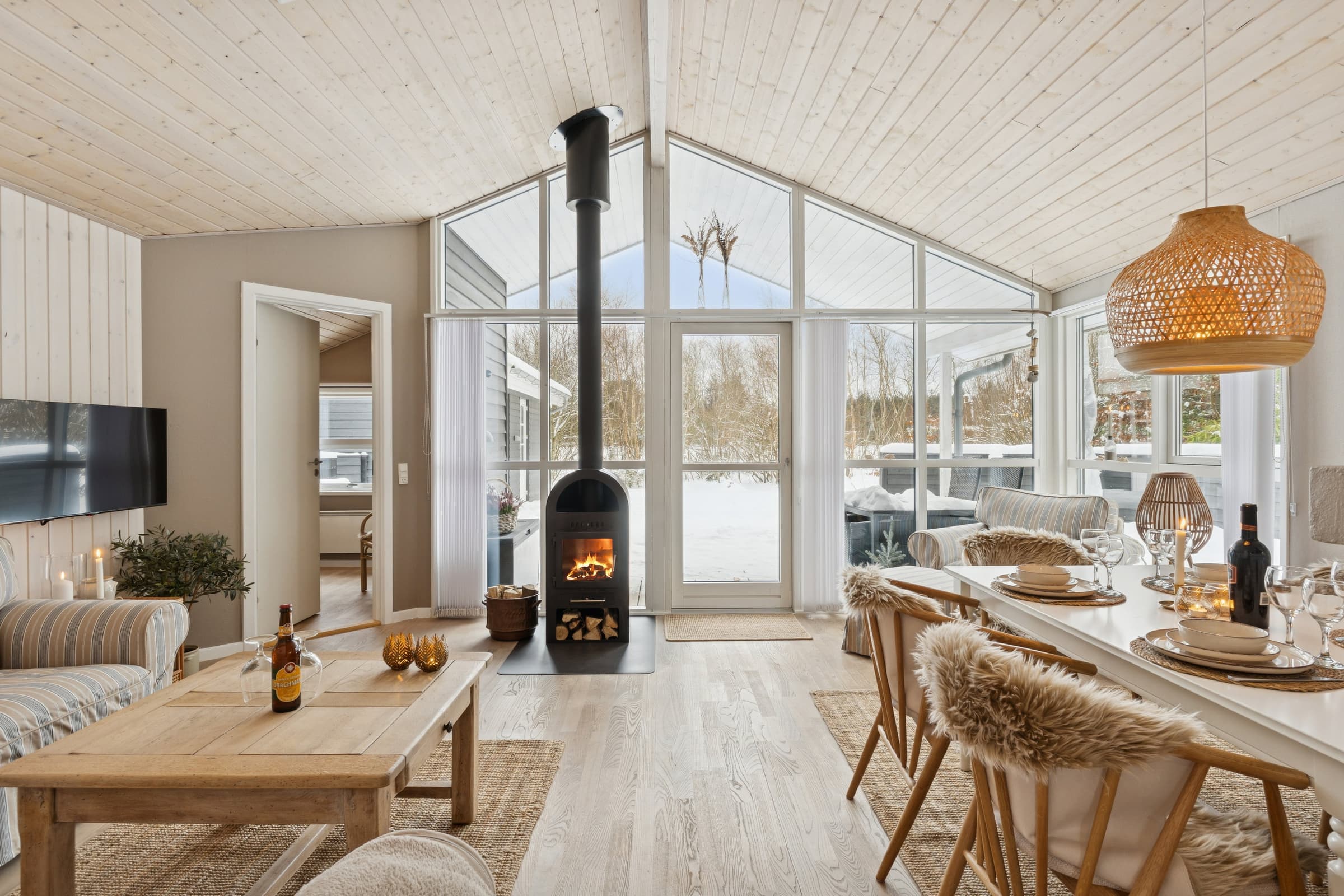 Feriehus med anneks og overdækket terrasse - billede 1