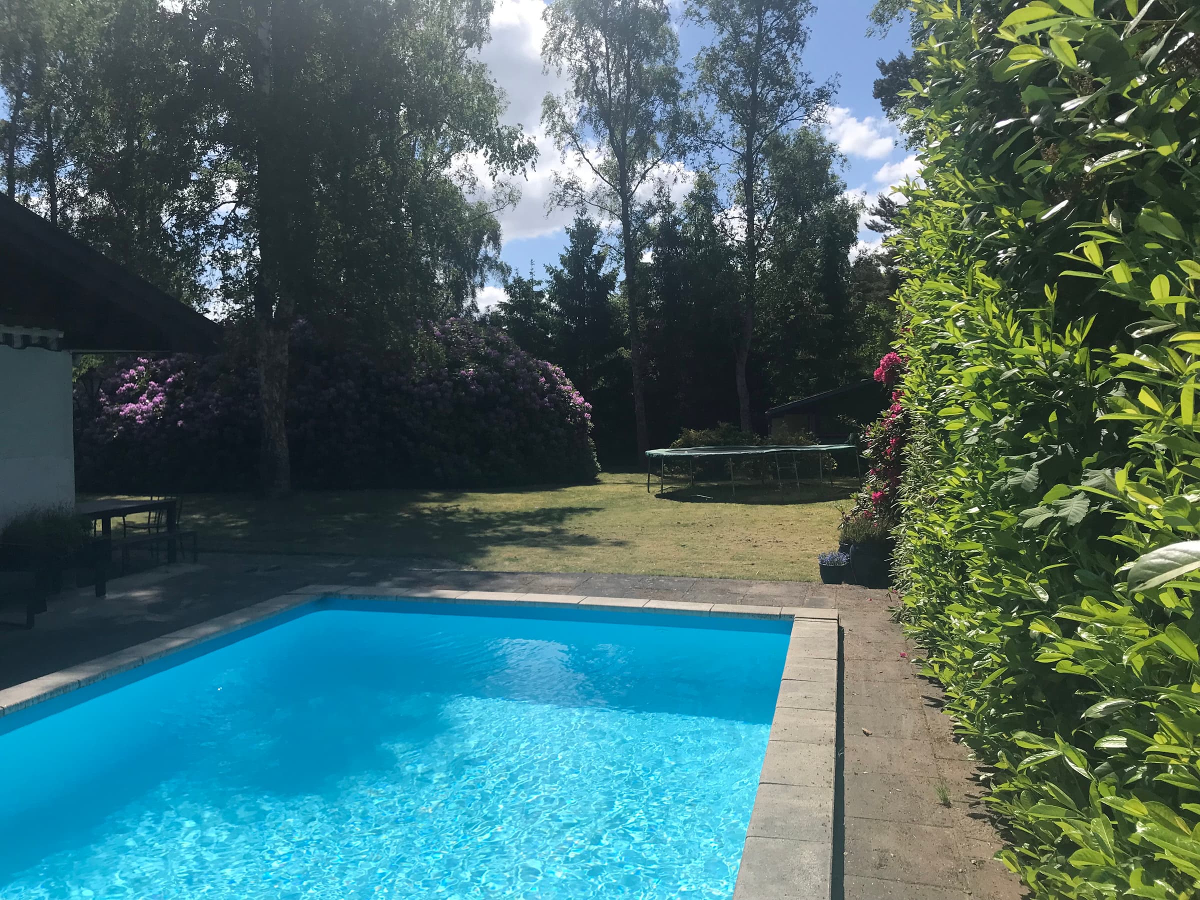 Hyggeligt sommerhus med pool, tæt på strand og by - billede 1