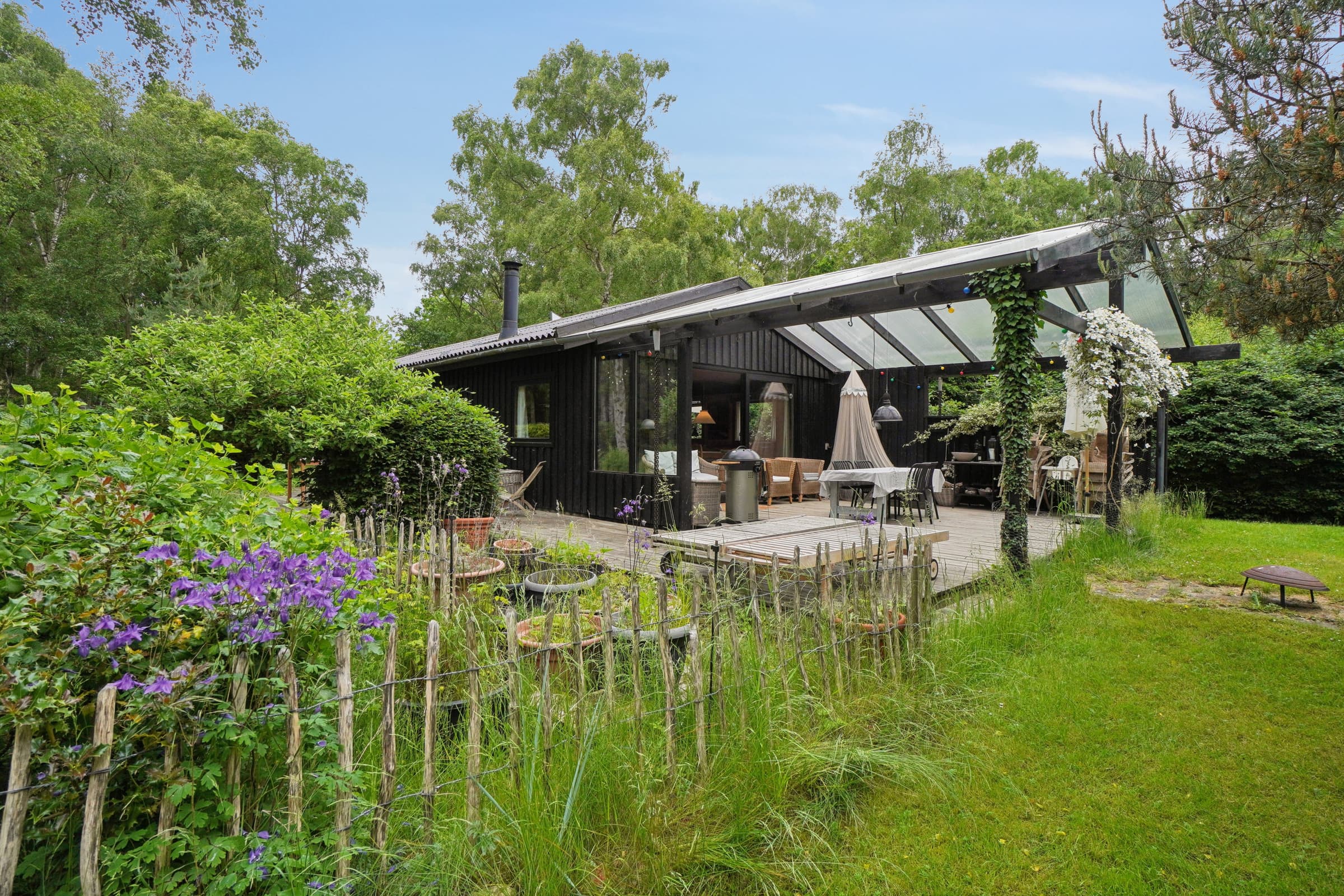 Skønt sommerhus med anneks og gode faciliteter - billede 1