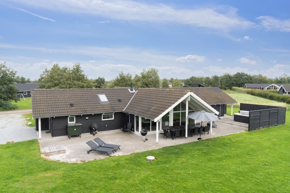 Sommerhus til 14 personer i Marielyst. - billede 1