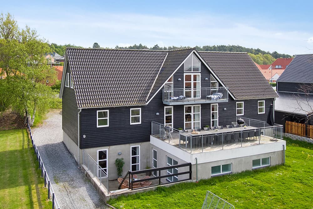 Sommerhus med udsigt til vand i Ebeltoft til 24 personer - billede 1