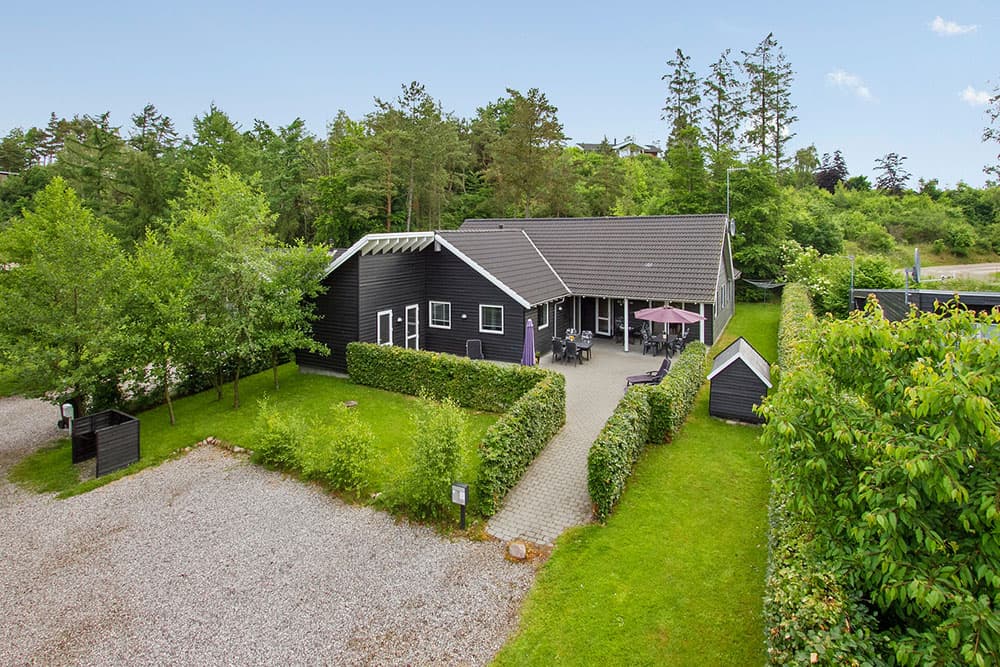 Hyggeligt sommerhus med pool i Ebeltoft. - billede 1