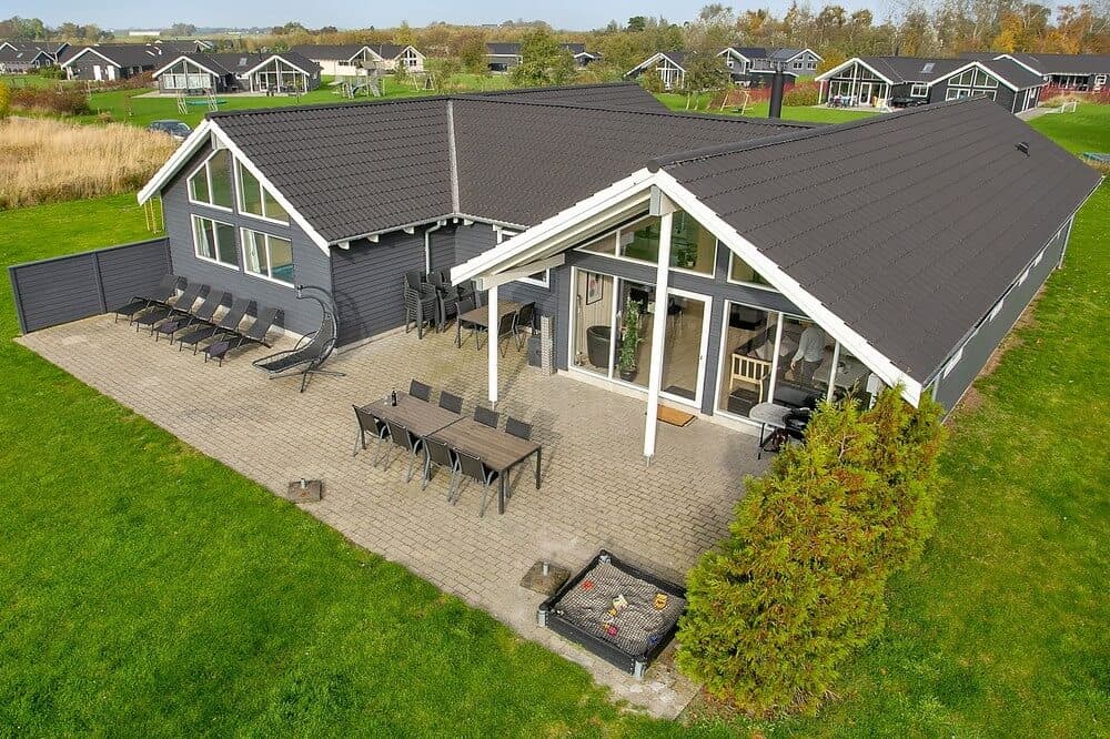 Poolhus til 18 personer i Marielyst. - billede 1