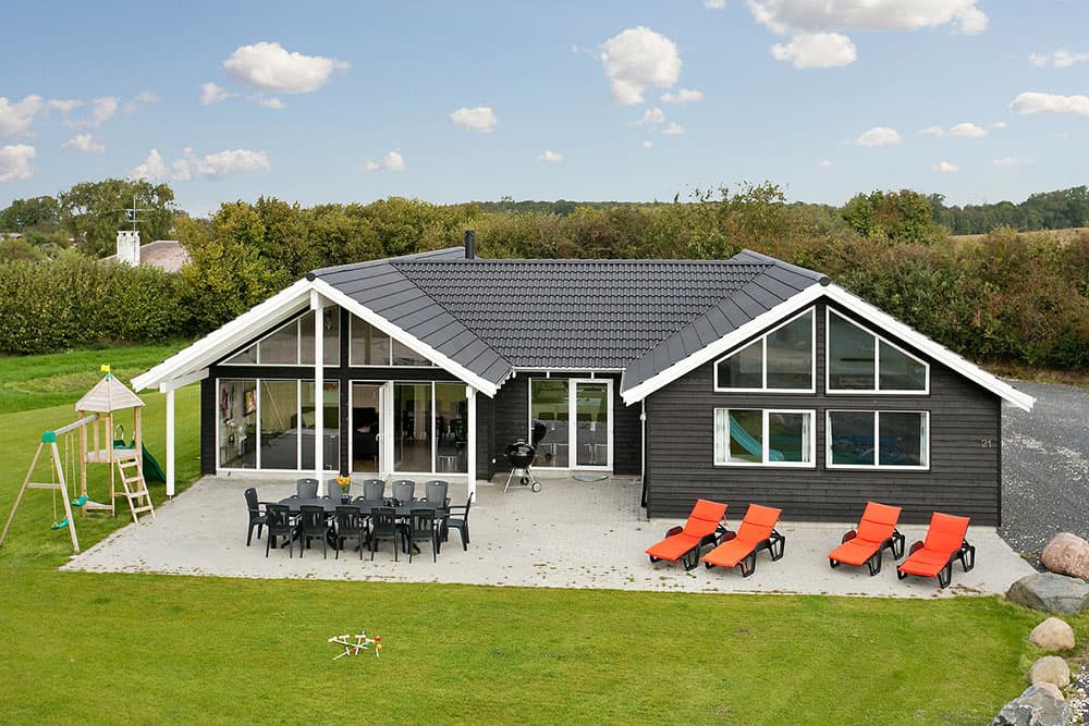 Skønt sommerhus med pool ved Skåstrup Strand på Fyn - billede 1