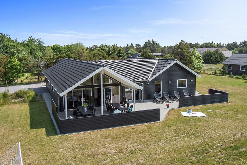Sommerhus til 18 personer i Blåvand. - billede 1