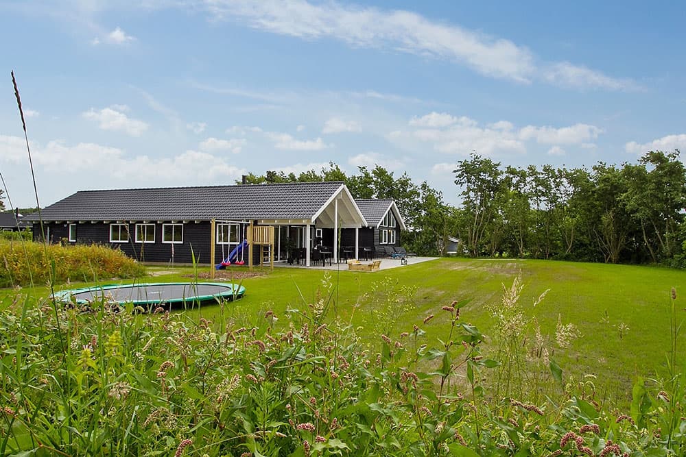 Sommerhus til 18 personer i Blåvand med pool og masser af aktiviteter - billede 1