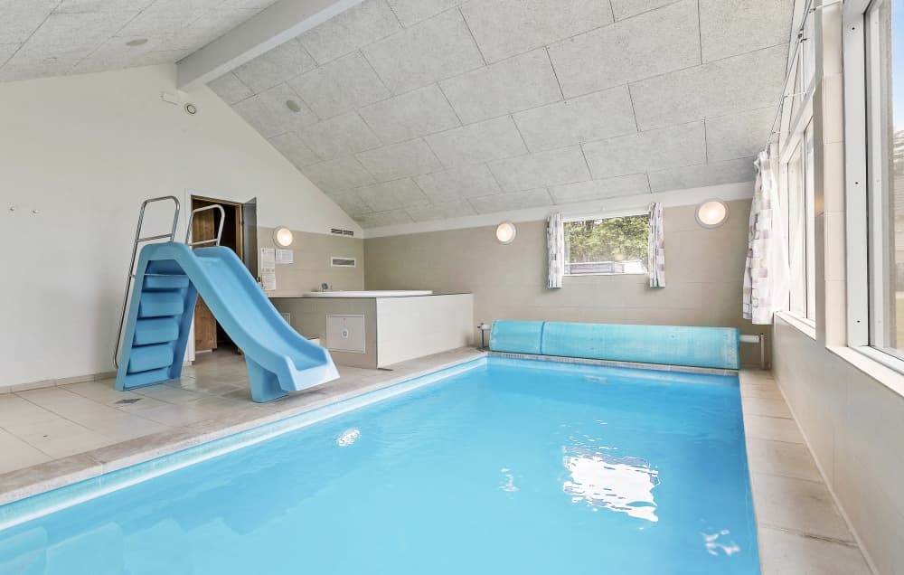 Hyggeligt og lyst sommerhus med pool i Fjellerup - billede 1