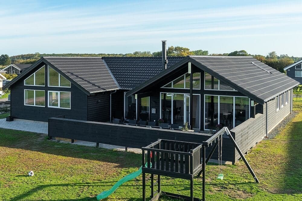 Hyggeligt poolhus på Fyn med eget badeland og aktivitetsrum - billede 1