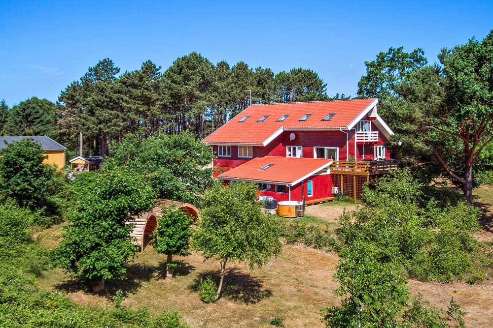 Poolhus til 28 personer i Ebeltoft med masser af aktiviteter – både ude og inde - billede 1