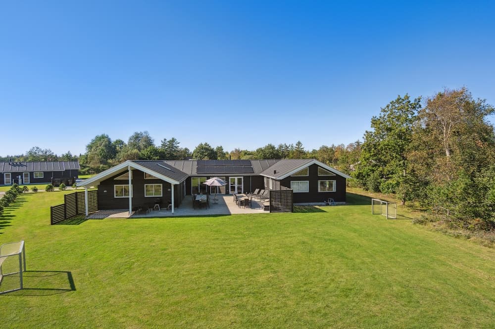 Stort sommerhus med pool i Aalbæk tæt på Skagen - billede 1