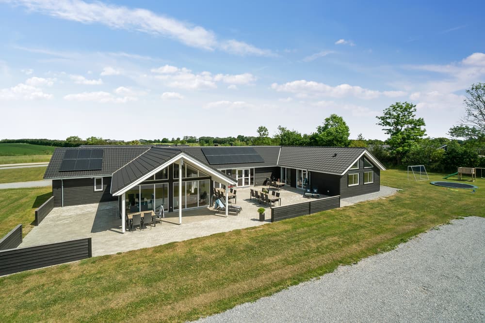 Pool-sommerhus med spabad og sauna ved Grenå Strand - billede 1
