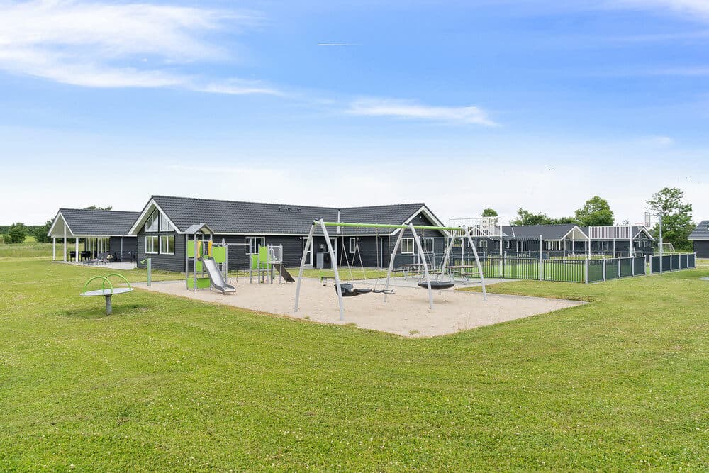 Attraktivt og stort sommerhus ved Grenå Strand - billede 1