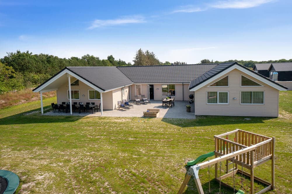 Sommerhus med pool ved Houstrup Strand - billede 1