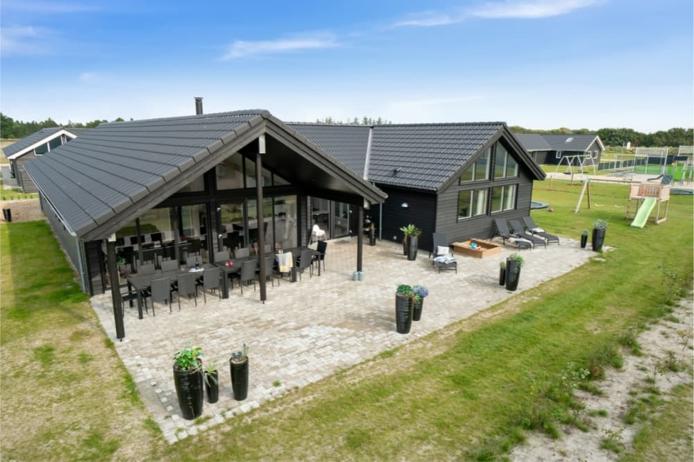 Hyggeligt sommerhus til 16 personer ved Houstrup Strand - billede 1