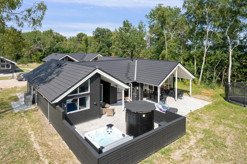 Hyggeligt poolhus idyllisk beliggende i første række til en af Danmarks bedste badestrande med udendørs ”wellness” og udsigt til natur - billede 1