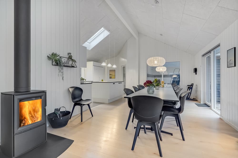 Hyggeligt sommerhus i 1. række til stranden - billede 1