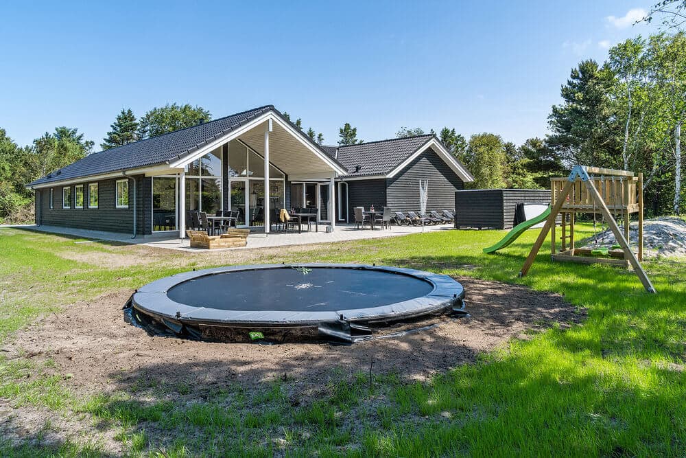 Skønt poolsommerhus med udespa og aktiviteter i ferieparadiset Blåvand - billede 1