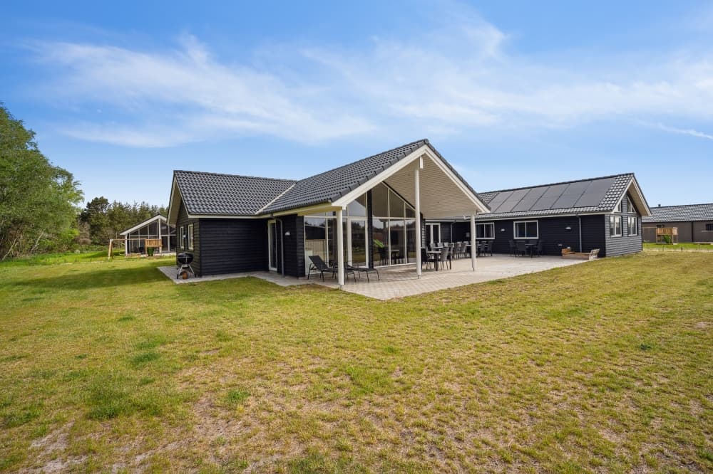 20-personers sommerhus fuld af aktiviteter i Houstrup - billede 1