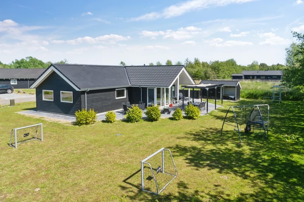 Lækkert sommerhus med spa og sauna ved skønne Marielyst - billede 1