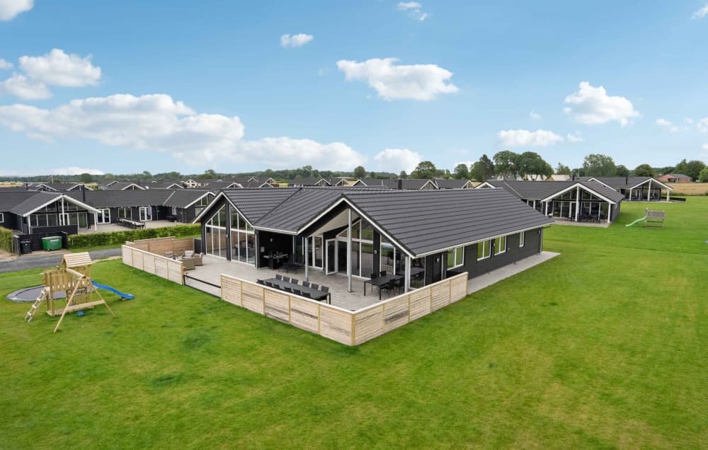 Rummeligt sommerhus ved Skåstrup Strand på Fyn - billede 1