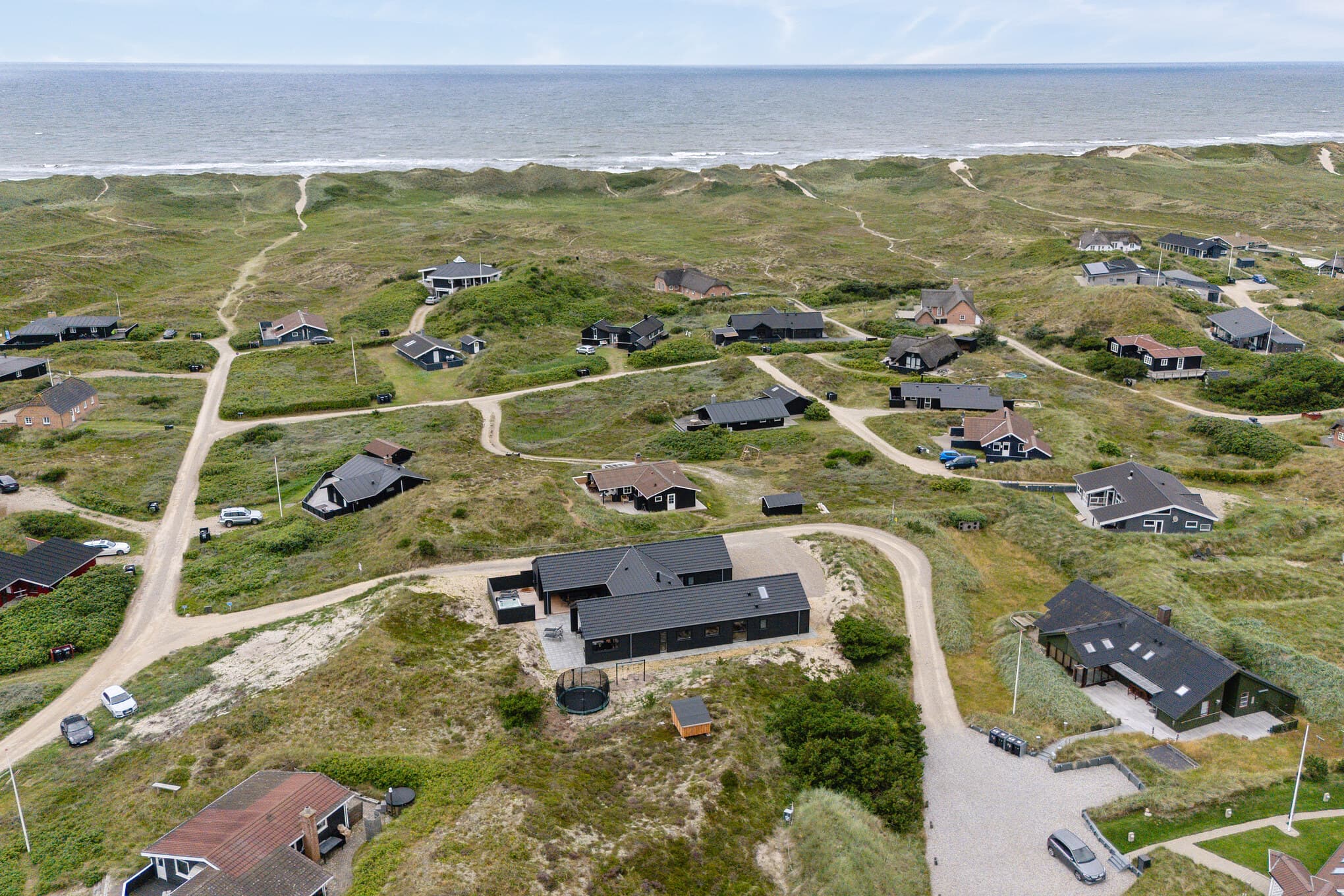Lækkert poolhus med aktivitetsrum i Søndervig til 18 personer - tæt på strand og midt i klitterne - billede 1