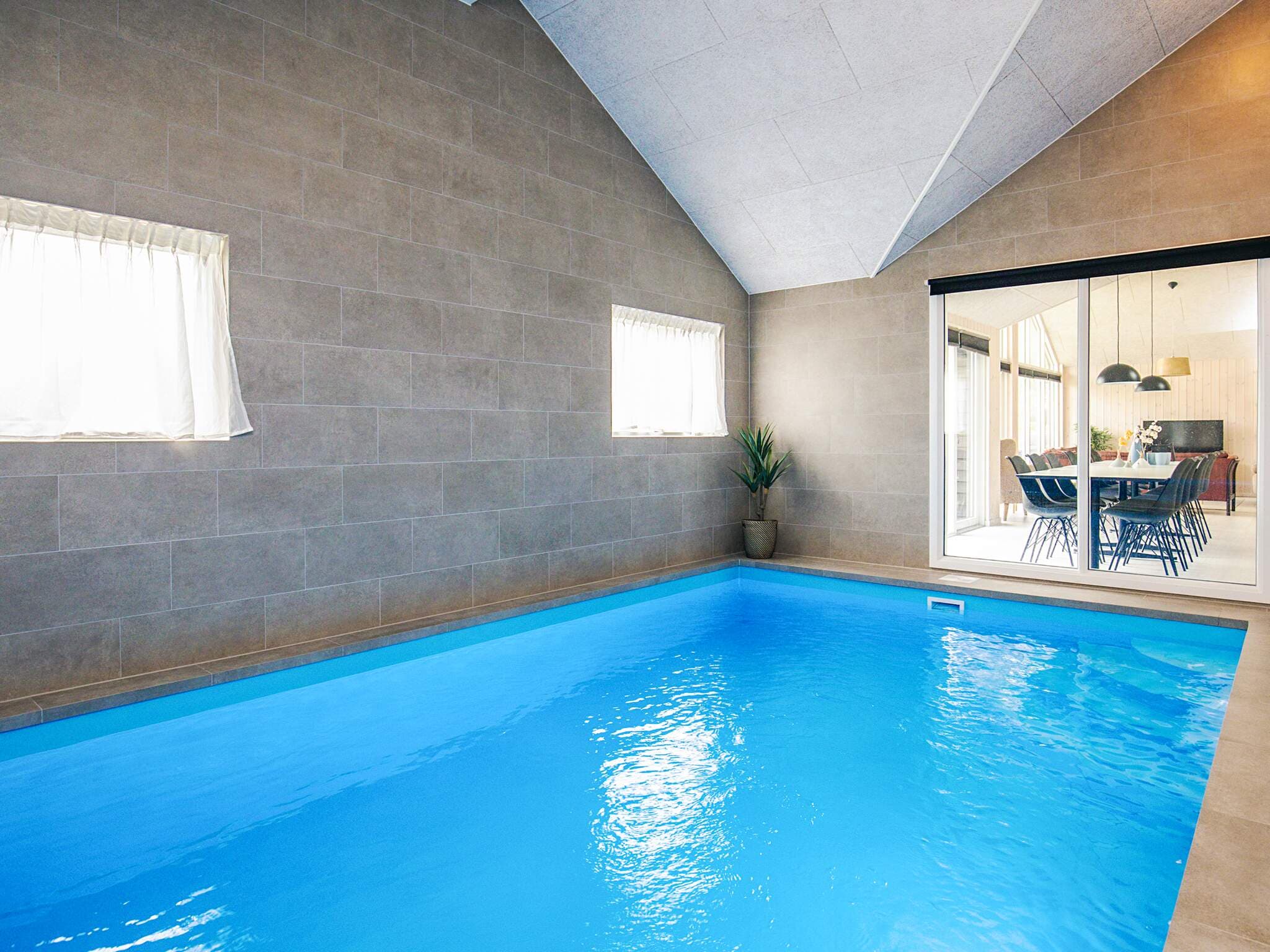 Hyggeligt poolsommerhus nær Marielyst Strand – perfekt til familier og venner - billede 1