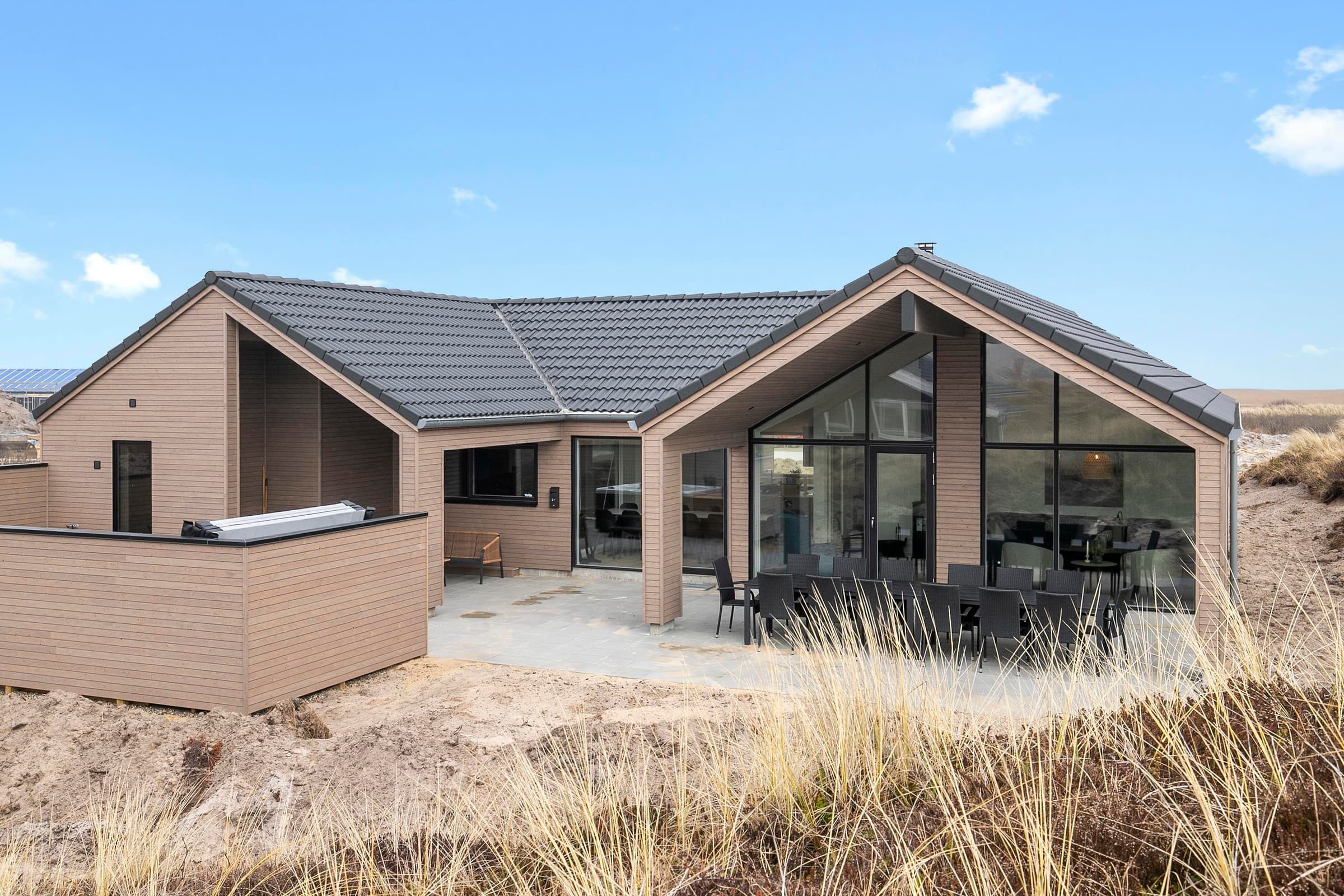 Poolhus med wellness, børnepool og aktiviteter tæt på stranden i Hvide Sande - billede 1